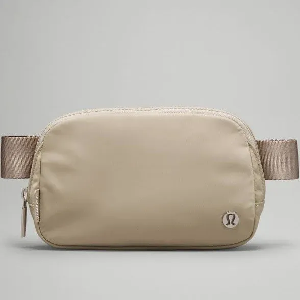 NWT Lululemon Everywhere Belt Bag in Silver Drop White