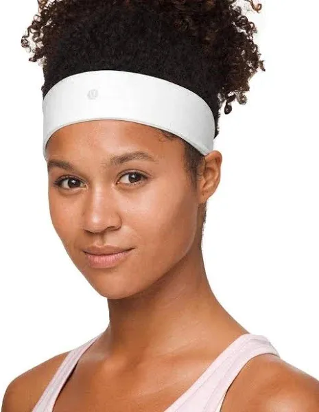 Lululemon\u205fFly Away Tamer Headband hairband beaming Blue OS