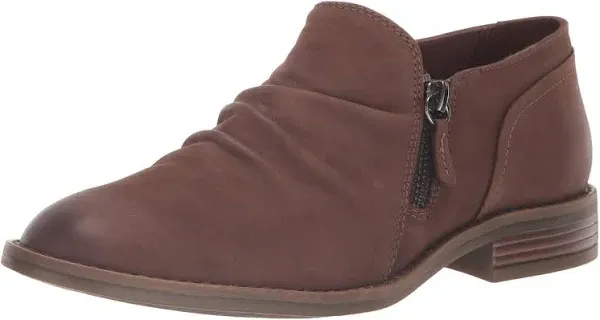 Brand new in box Clarks women’s brown boots size 10 M